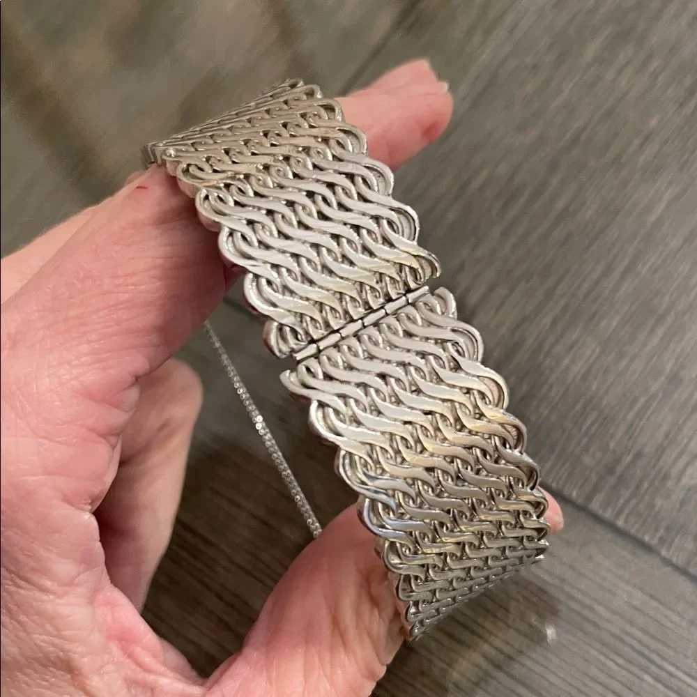 Vintage Crown TRIFARI Flattened Chain Textured Hinged Bracelet with Safety Chain